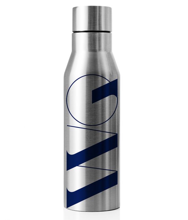 A reusable stainless steel water bottle with clipping path.